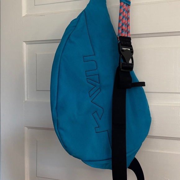 Kavu Blue Sling Bag with Coral Details - Picture 3 of 5